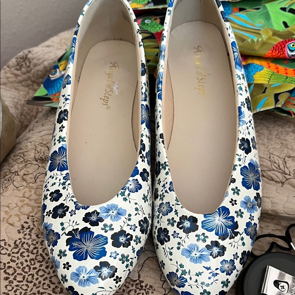 ANGEL STEPS Blue Floral Wedges Size 8.5